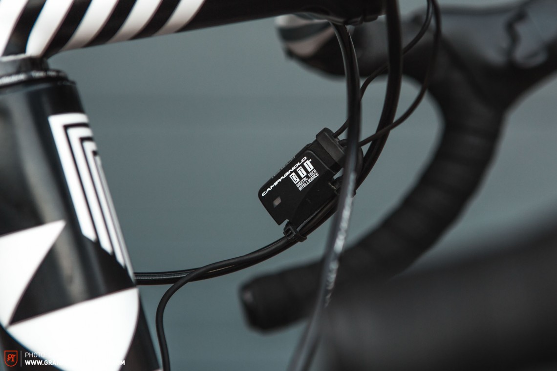 Workaround: Considering the Festka's price tag you should expect a better solution than the EPS V2 interface being attached to the brake cable using a zip tie. With the new generation of the EPS V3 Festka will mount the interface below the stem.
