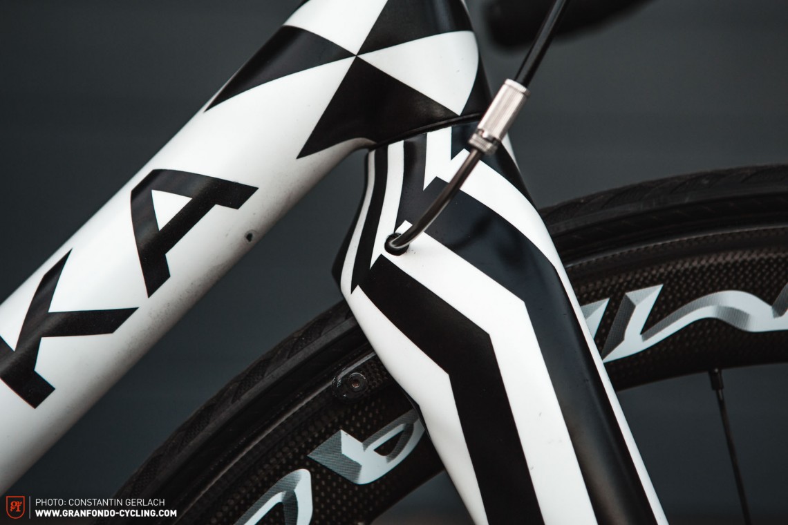 Soft: The THM Scapula F fork lacks lateral stiffness, reducing precision and leading to compromised handling. 