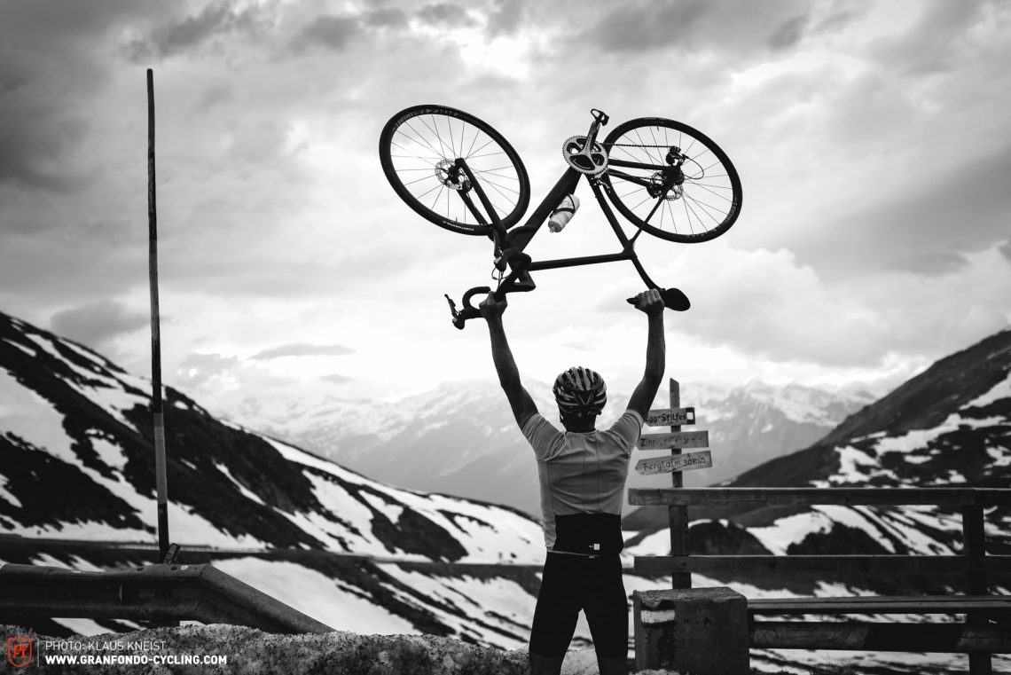 Als einziges Rennrad-Magazin weltweit hatten wir bereits die Möglichkeit, das neue Canyon Endurace CF SLX ausführlich in den Südtiroler Alpen zu testen.