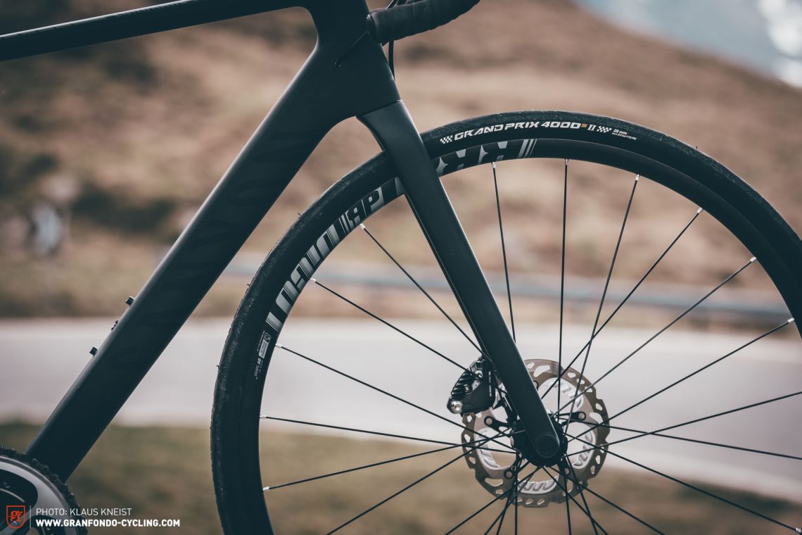 The Endurace CF SLX has clearance for tires up to 33 mm wide. However, our test bike featured 28 mm tires, but it was nice to know you could go wider if you were hitting some gravel.