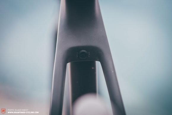 According to Canyon, the integrated seat clamp housed inside the frame is a key player when it comes to the bike’s smoothness and comfort.
