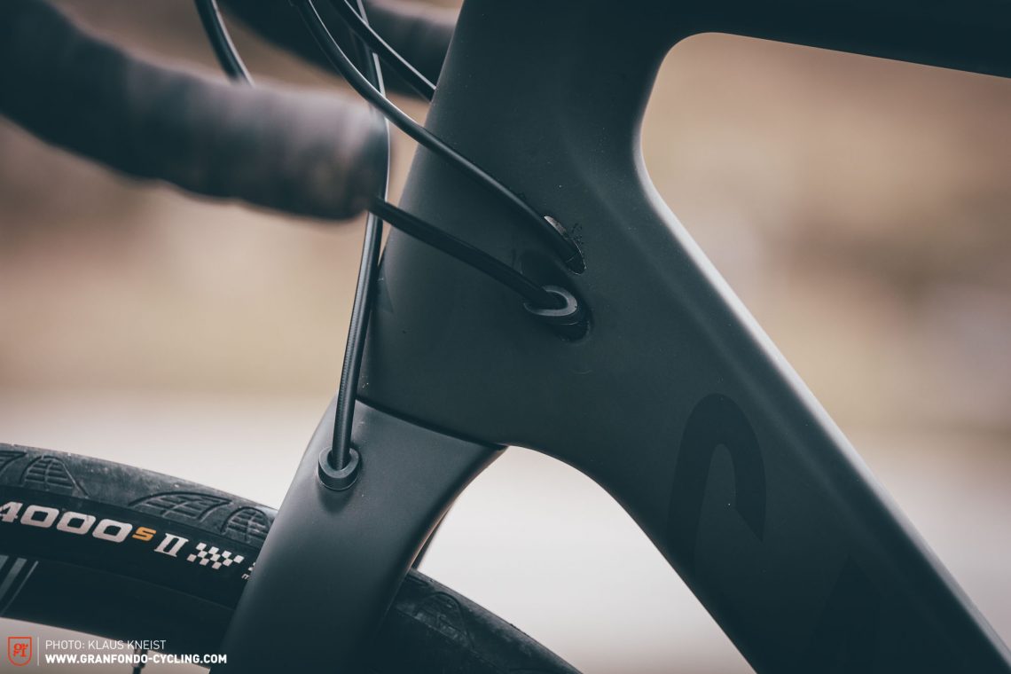 True to Canyon form, the internally routed cables give the bike its tidy image and they’re all meticulously measured: if the brake cable’s exit angle on the fork were any steeper, it wouldn’t hug the frame as well.