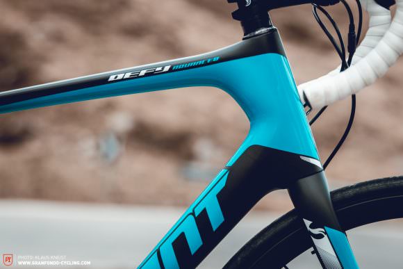 In your face: The Giant Defy’s headtube is mega long, giving an upright position and minimising the necessity for ugly spacers. But if you want a lower cockpit you have to mount a stem with negative rise.