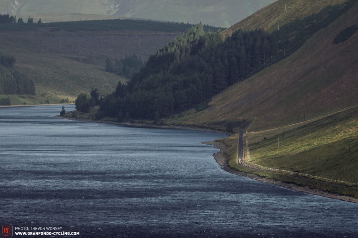 The lead out group charge down Talla Reservoir, the bulk of Talla wall ahead.