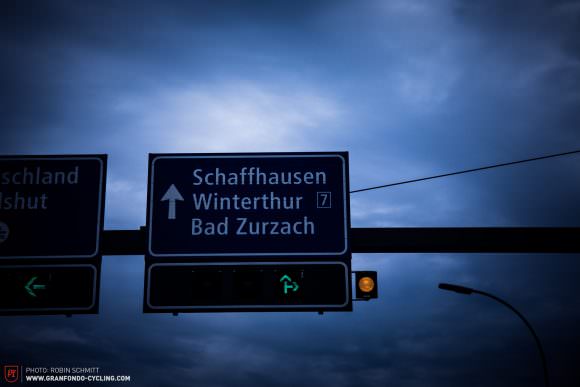 Eines der schönsten Straßenschilder für die Fahrer: Schaffhausen – das Ziel naht!