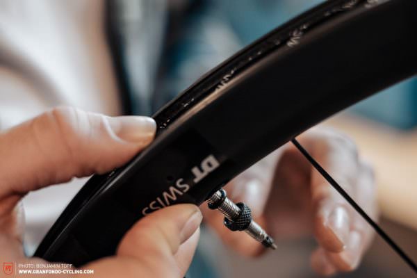 How to set up a tubeless tires on road or gravel bikes